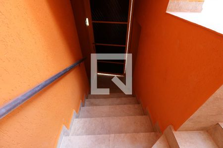 Casa à venda com 104m², 2 quartos e 2 vagasEscada