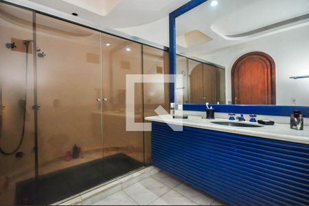 Casa de condomínio à venda com 1690m², 5 quartos e 7 vagas Casa de condomínio à venda com 1690m², 5 quartos e 7 vagasBanheiro Suíte 2