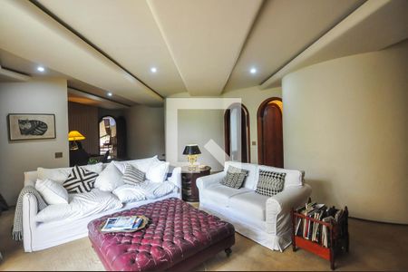 Casa de condomínio à venda com 1690m², 5 quartos e 7 vagas Casa de condomínio à venda com 1690m², 5 quartos e 7 vagasSala de Tv