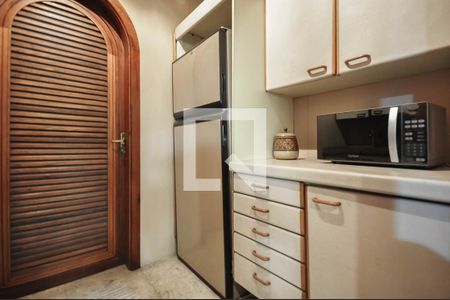 Casa de condomínio à venda com 1690m², 5 quartos e 7 vagas Casa de condomínio à venda com 1690m², 5 quartos e 7 vagasCozinha Auxiliar