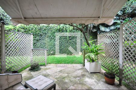 Casa de condomínio à venda com 1690m², 5 quartos e 7 vagas Casa de condomínio à venda com 1690m², 5 quartos e 7 vagasVaranda da Suíte 4