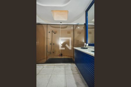 Casa de condomínio à venda com 1690m², 5 quartos e 7 vagas Casa de condomínio à venda com 1690m², 5 quartos e 7 vagasBanheiro Suíte 2