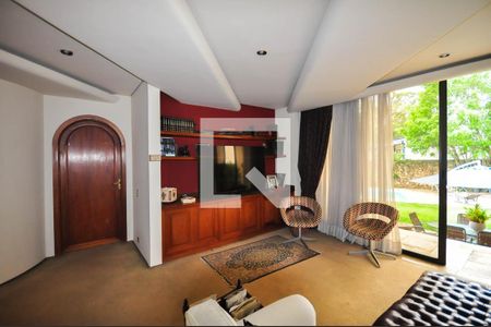 Casa de condomínio à venda com 1690m², 5 quartos e 7 vagas Casa de condomínio à venda com 1690m², 5 quartos e 7 vagasSala de Tv