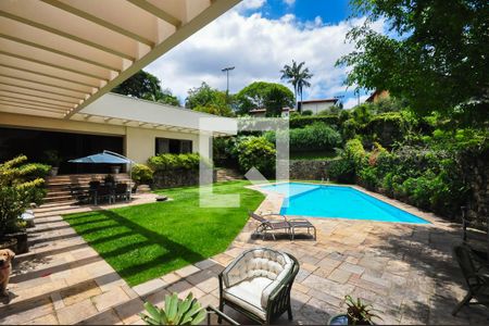 Casa de condomínio à venda com 1690m², 5 quartos e 7 vagas Casa de condomínio à venda com 1690m², 5 quartos e 7 vagasPiscina