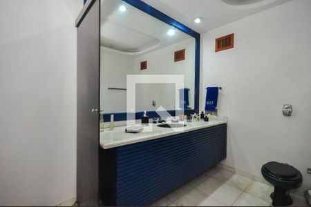 Casa de condomínio à venda com 1690m², 5 quartos e 7 vagas Casa de condomínio à venda com 1690m², 5 quartos e 7 vagasBanheiro Suíte 2