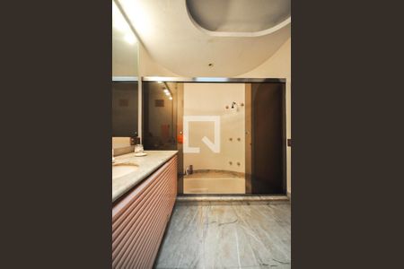 Casa de condomínio à venda com 1690m², 5 quartos e 7 vagas Casa de condomínio à venda com 1690m², 5 quartos e 7 vagasBanheiro Suíte 4