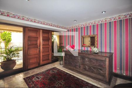 Casa de condomínio à venda com 1690m², 5 quartos e 7 vagas Casa de condomínio à venda com 1690m², 5 quartos e 7 vagasHall Social