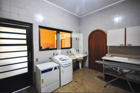 Casa de condomínio à venda com 1690m², 5 quartos e 7 vagas Casa de condomínio à venda com 1690m², 5 quartos e 7 vagasÁrea de Serviço