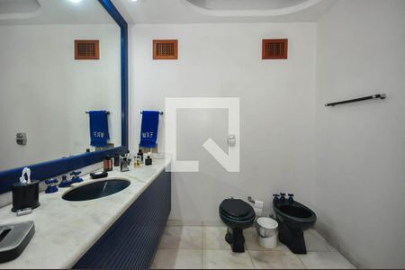 Casa de condomínio à venda com 1690m², 5 quartos e 7 vagas Casa de condomínio à venda com 1690m², 5 quartos e 7 vagasBanheiro Suíte 2