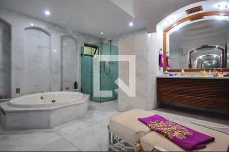 Casa de condomínio à venda com 1690m², 5 quartos e 7 vagas Casa de condomínio à venda com 1690m², 5 quartos e 7 vagasBanheiro Suíte 5