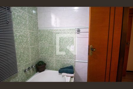 Apartamento à venda com 333m², 4 quartos e 3 vagas Apartamento à venda com 333m², 4 quartos e 3 vagasBanheiro da Suíte 1