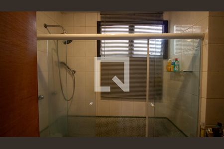 Apartamento à venda com 333m², 4 quartos e 3 vagas Apartamento à venda com 333m², 4 quartos e 3 vagasBanheiro da Suíte 2