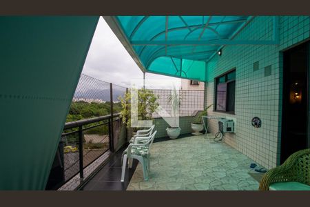 Apartamento à venda com 333m², 4 quartos e 3 vagas Apartamento à venda com 333m², 4 quartos e 3 vagasVaranda