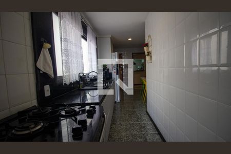 Apartamento à venda com 333m², 4 quartos e 3 vagas Apartamento à venda com 333m², 4 quartos e 3 vagasCozinha e Área de Serviço