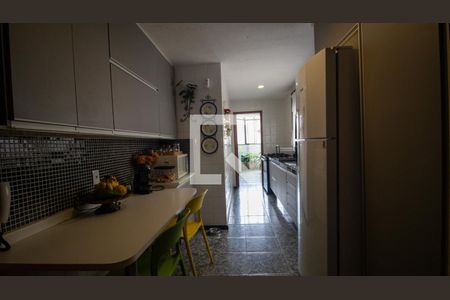 Apartamento à venda com 333m², 4 quartos e 3 vagas Apartamento à venda com 333m², 4 quartos e 3 vagasCozinha e Área de Serviço