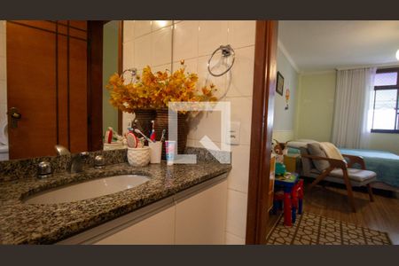 Apartamento à venda com 333m², 4 quartos e 3 vagas Apartamento à venda com 333m², 4 quartos e 3 vagasBanheiro da Suíte 2