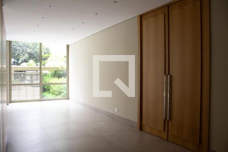 Apartamento para alugar com 260m², 3 quartos e 2 vagasHall social