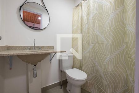 Banheiro de kitnet/studio para alugar com 1 quarto, 28m² em Pinheiros, São Paulo