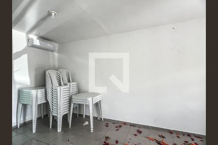 Apartamento para alugar com 42m², 2 quartos e 1 vaga Apartamento para alugar com 42m², 2 quartos e 1 vagaÁrea comum - Salão de festas