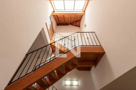 Casa para alugar com 394m², 4 quartos e 4 vagasEscada