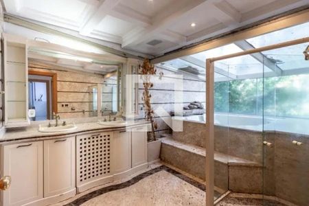 Casa para alugar com 394m², 4 quartos e 4 vagasBanheiro