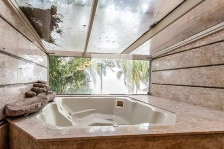 Casa para alugar com 394m², 4 quartos e 4 vagasBanheiro