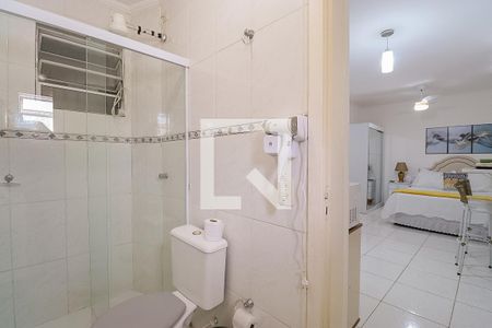 Banheiro de kitnet/studio para alugar com 1 quarto, 40m² em Luz, São Paulo