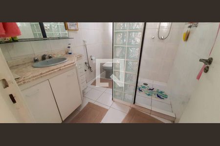 Casa à venda com 250m², 3 quartos e 3 vagasBanheiro da Suíte 2