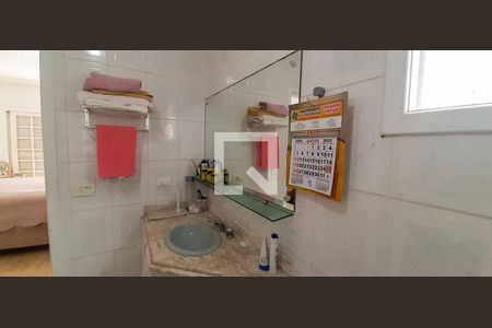 Casa à venda com 250m², 3 quartos e 3 vagasBanheiro da Suíte 2