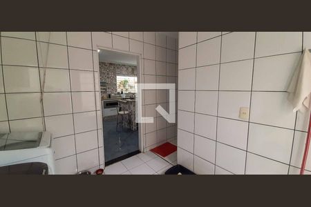 Casa à venda com 250m², 3 quartos e 3 vagasÁrea de Serviço