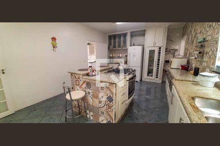 Casa à venda com 250m², 3 quartos e 3 vagasCozinha