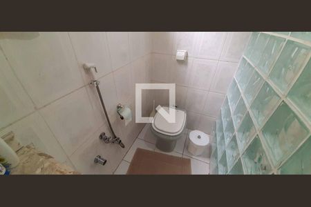 Casa à venda com 250m², 3 quartos e 3 vagasBanheiro da Suíte 2