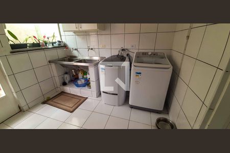 Casa à venda com 250m², 3 quartos e 3 vagasÁrea de Serviço