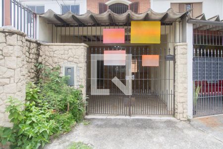 Casa à venda com 102m², 2 quartos e 1 vaga Casa à venda com 102m², 2 quartos e 1 vagaFachada