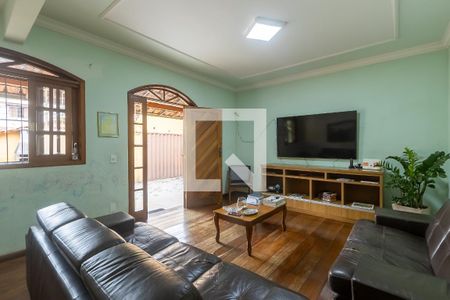 Sala de casa à venda com 3 quartos, 500m² em São João Batista, Belo Horizonte