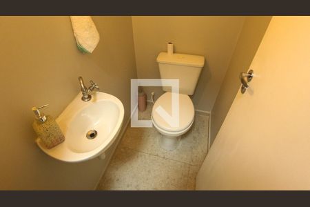 Casa de condomínio à venda com 110m², 2 quartos e 3 vagasLavabo