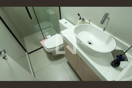 Casa de condomínio à venda com 110m², 2 quartos e 3 vagasBanheiro 1