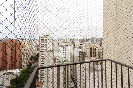Apartamento à venda com 180m², 4 quartos e 2 vagasQuarto 3 varanda
