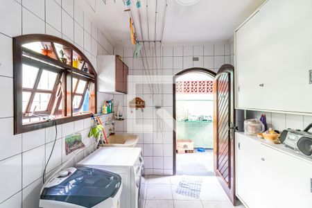 Casa à venda com 221m², 3 quartos e 4 vagas Casa à venda com 221m², 3 quartos e 4 vagasLavanderia