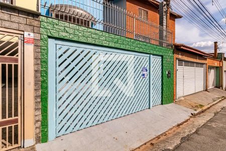 Casa à venda com 221m², 3 quartos e 4 vagas Casa à venda com 221m², 3 quartos e 4 vagasFachada