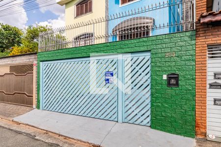 Casa à venda com 221m², 3 quartos e 4 vagas Casa à venda com 221m², 3 quartos e 4 vagasFachada