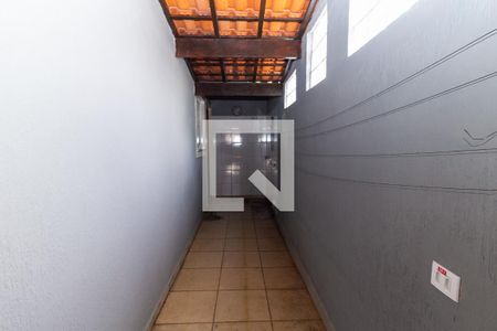 Casa para alugar com 65m², 2 quartos e 2 vagasCorrredor Externo