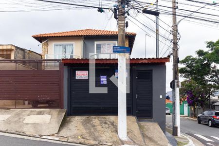 Casa para alugar com 65m², 2 quartos e 2 vagasFachada