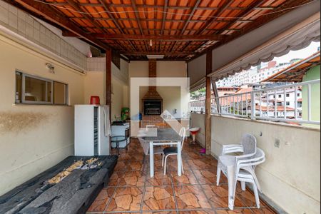 Apartamento à venda com 200m², 3 quartos e 2 vagas Apartamento à venda com 200m², 3 quartos e 2 vagasVaranda