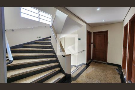 Apartamento para alugar com 141m², 3 quartos e 1 vaga Apartamento para alugar com 141m², 3 quartos e 1 vagaEscada