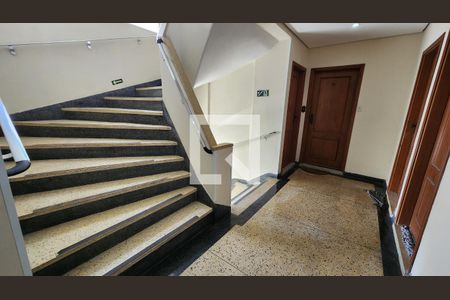 Apartamento para alugar com 141m², 3 quartos e 1 vaga Apartamento para alugar com 141m², 3 quartos e 1 vagaEscada