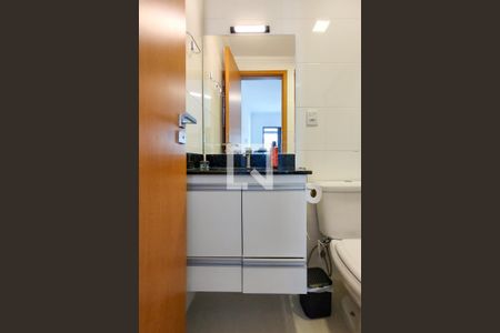 Apartamento para alugar com 75m², 2 quartos e 1 vaga Apartamento para alugar com 75m², 2 quartos e 1 vagaBanheiro da Suíte