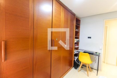 Apartamento à venda com 130m², 4 quartos e 3 vagasQuarto 2
