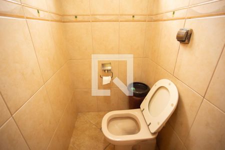 Casa à venda com 220m², 4 quartos e 4 vagasLavabo