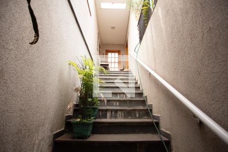 Casa à venda com 220m², 4 quartos e 4 vagasEscada